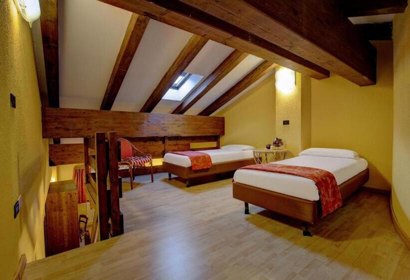 Четырехместный Номер Стандарт, Ih Hotels Courmayeur Mont Blanc