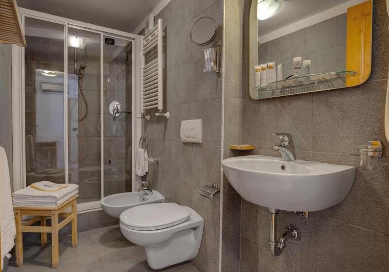 Номер Стандарт Трехместный, Ih Hotels Courmayeur Mont Blanc