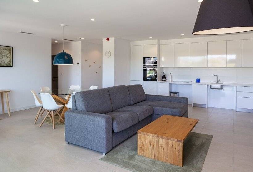آپارتمان 2 خوابه با چشم‌انداز دریا, Blue Line Apartment