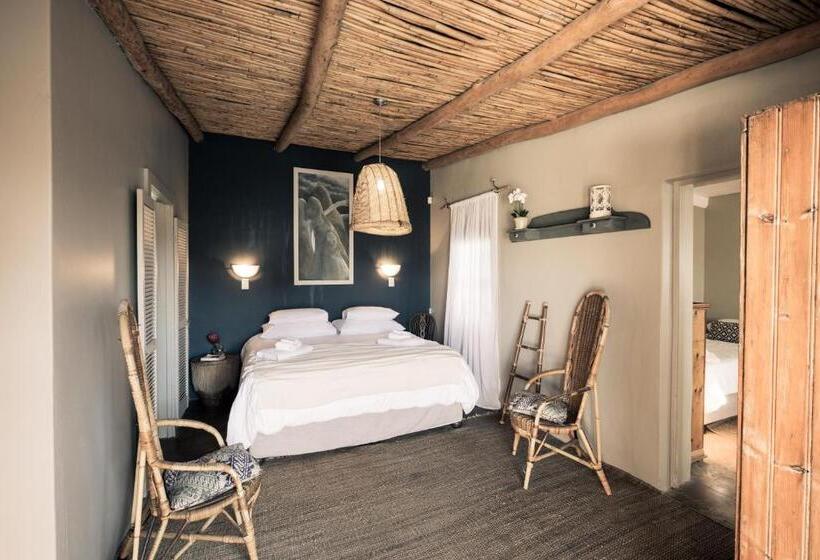 家庭套房, Smugglers' Bnb
