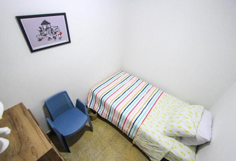 اتاق اکونومی یک تخته, Casa Tuvia