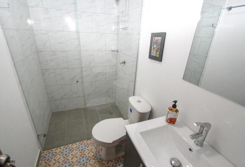 اتاق اکونومی یک تخته, Casa Tuvia