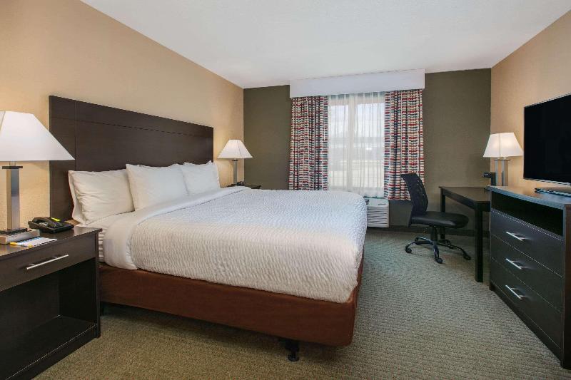 Стандартный Номер Кровать Кинг, Days Inn & Suites By Wyndham Florence/jackson Area