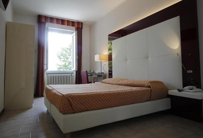 Comfort room with lake view, Europa