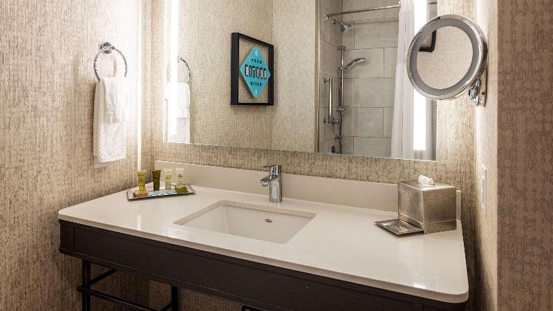 מיטת קינג בסוויטה, Hilton Austin Airport