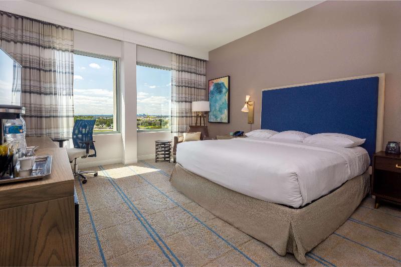 اتاق استاندارد با تخت بزرگ, Hilton Austin Airport
