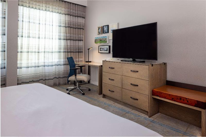 חדר סטנדרט עם מיטת קינג, Hilton Austin Airport