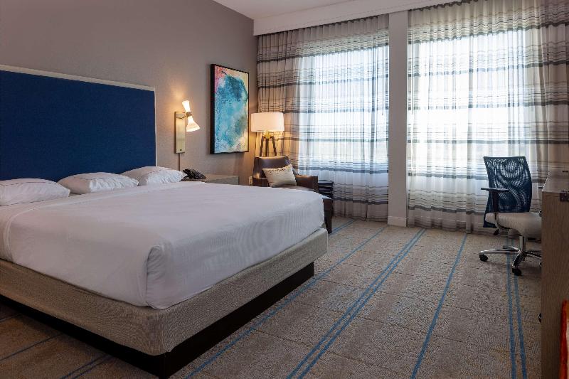 اتاق استاندارد با تخت بزرگ, Hilton Austin Airport