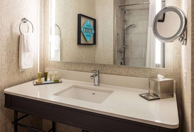 סוויטה, Hilton Austin Airport