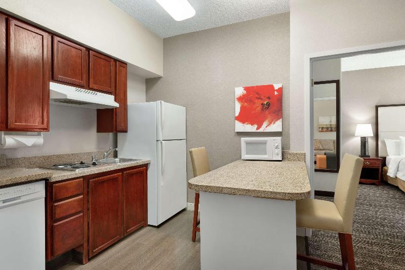 מיטת קינג בסוויטה, Homewood Suites By Hilton Dallasarlington
