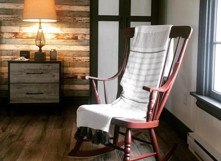 Люкс, Russelltown Inn