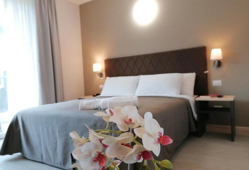 Superior Room with Terrace, Boston