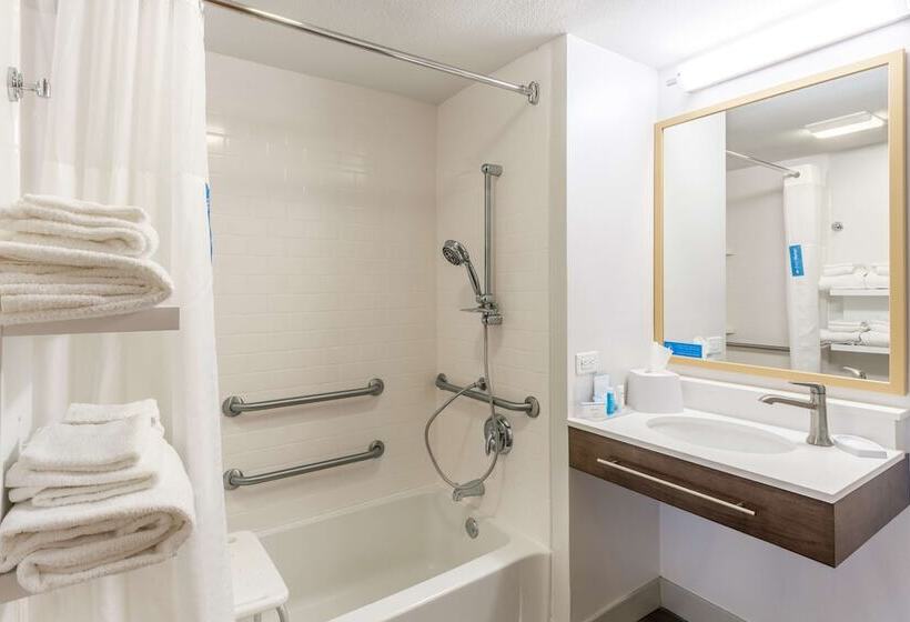 اتاق استاندارد برای معلولان, Hampton Inn Cedar Rapids