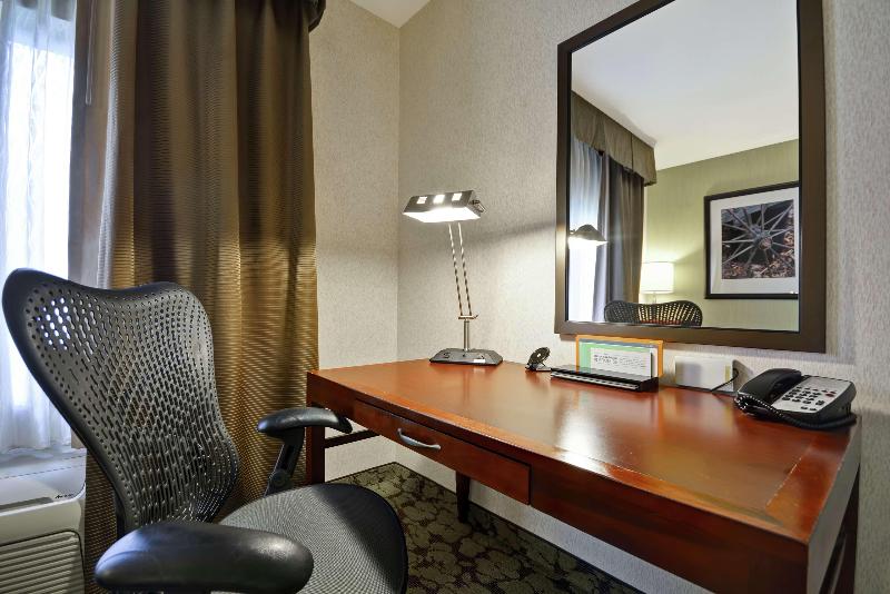 Номер Стандарт Адаптированный для Инвалидов, Hampton Inn & Suites East Lansing/okemos