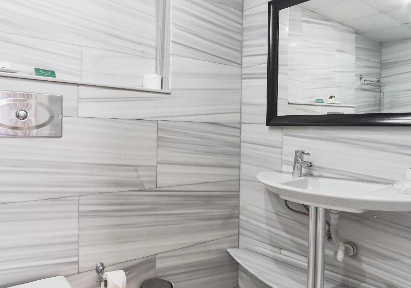 اتاق استاندارد با تخت بزرگ برای معلولان, Hampton Inn Terre Haute