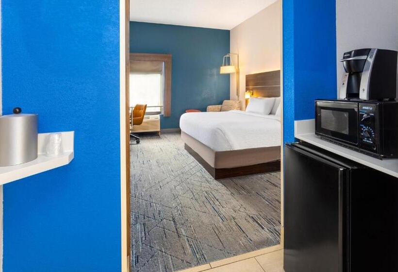 Номер Стандарт Кровать Кинг Адаптированный для Инвалидов, Holiday Inn Express   New Albany