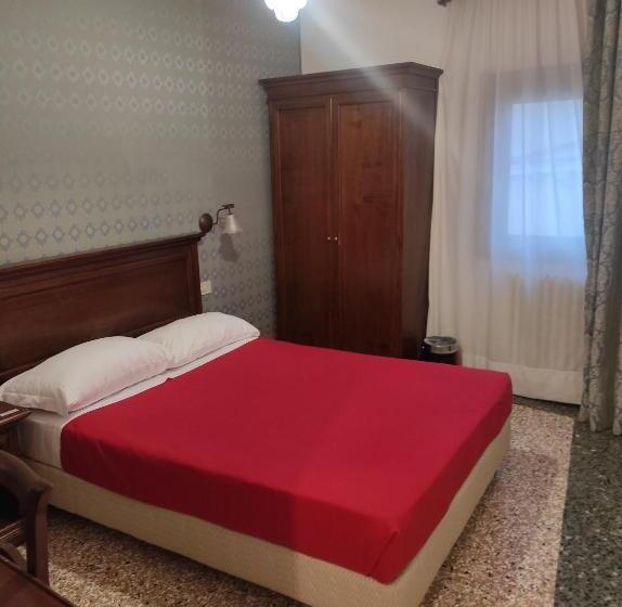 Standard Room Shared Bathroom, Locanda Antica Venezia