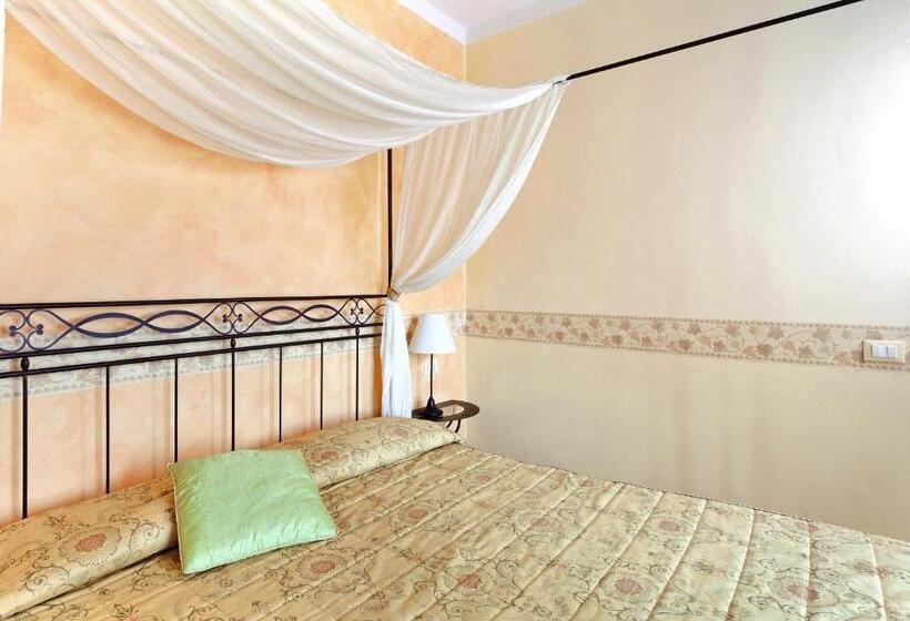 اتاق استاندارد سه نفره, Villa Ambrosina