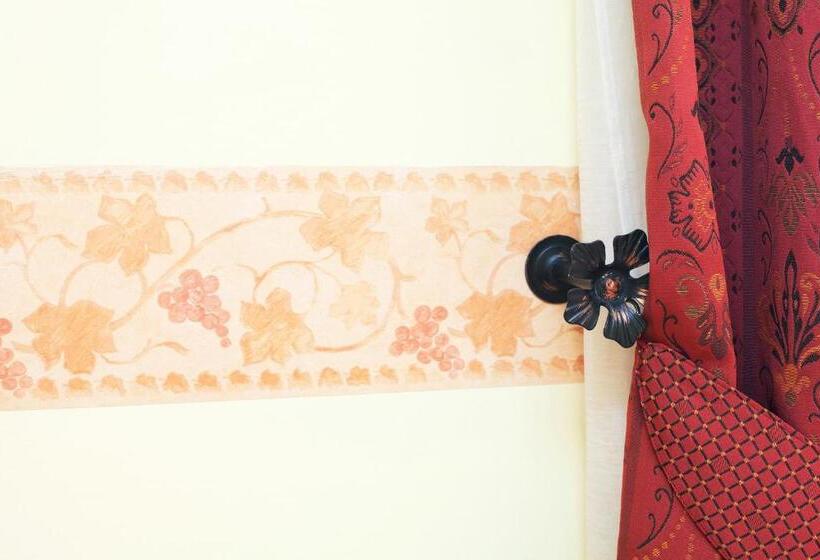 اتاق استاندارد چهار تخته, Villa Ambrosina