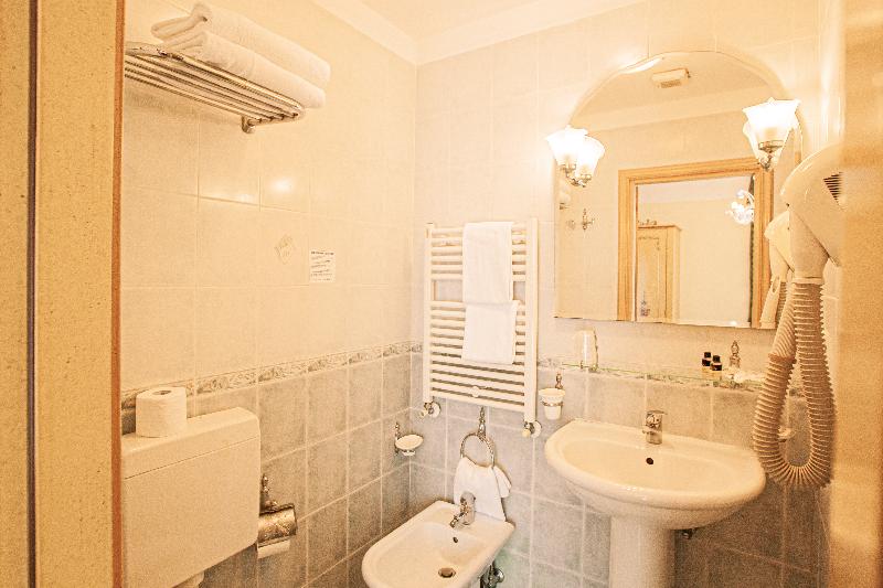 اتاق استاندارد سه نفره, Villa Edera