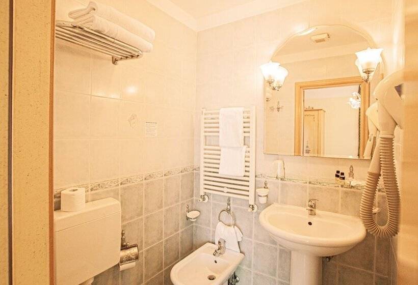 اتاق استاندارد سه نفره, Villa Edera