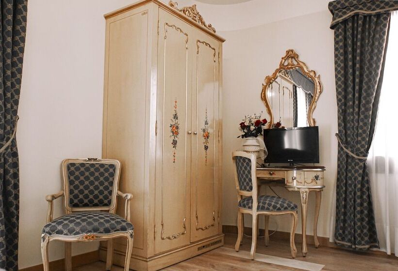 اتاق استاندارد سه نفره, Villa Edera