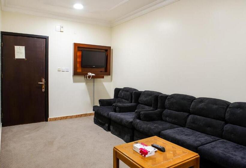 اتاق خانوادگی, Oyo 525 Rose Plaza1