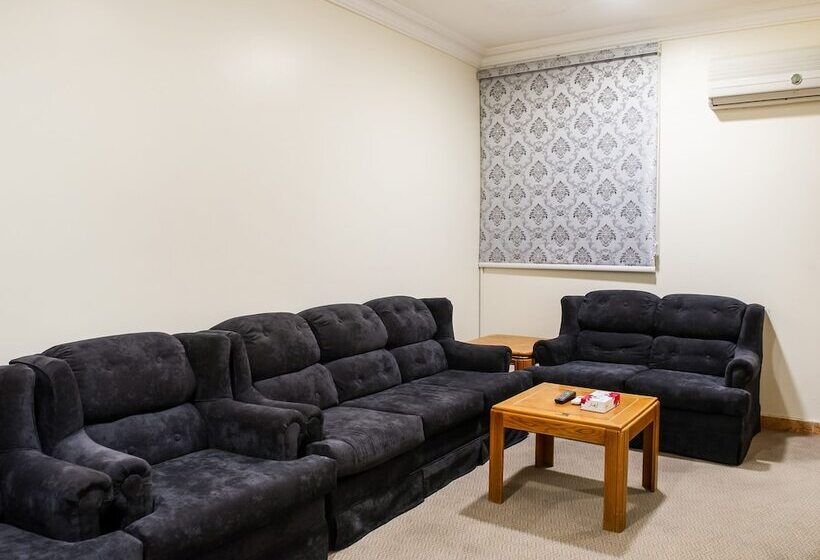 اتاق خانوادگی, Oyo 525 Rose Plaza1