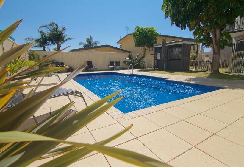 Апартаменты 2 Спальни, The Sands Holiday Apartments