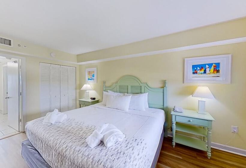 Люкс Вид на Море, Camelot By The Sea By Oceana Resorts