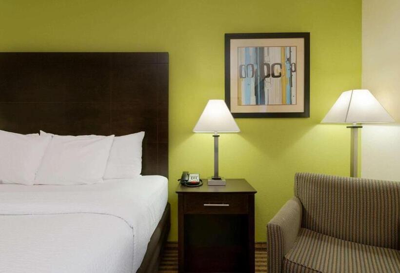Номер Стандарт, La Quinta Inn & Suites By Wyndham Columbus   Grove City