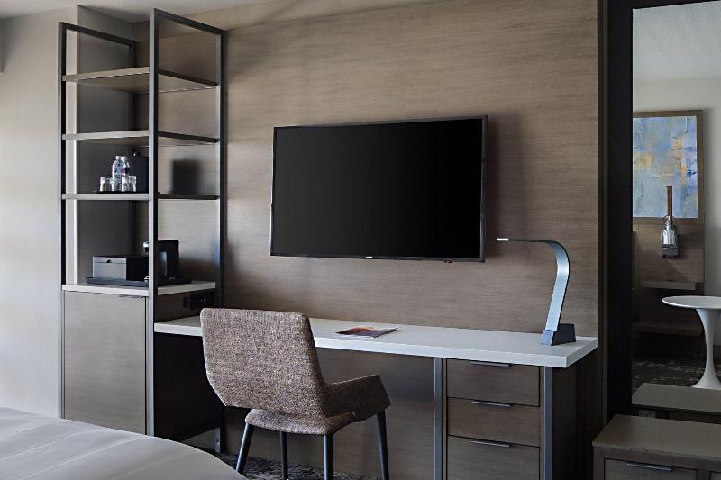 Номер Стандарт Вид на Озеро, Marriott Dallas Las Colinas
