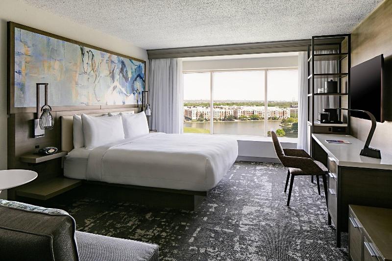 Номер Стандарт Вид на Озеро, Marriott Dallas Las Colinas