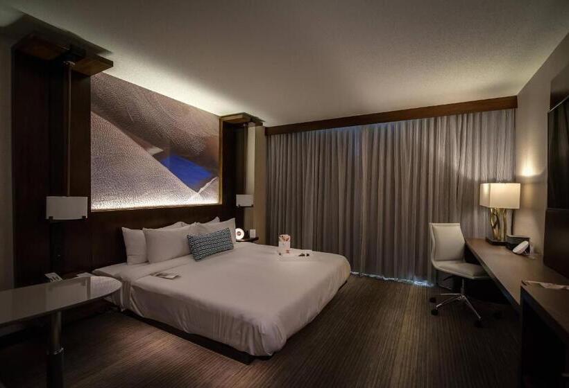 Club Room King Bed, Richmond Marriott Short Pump