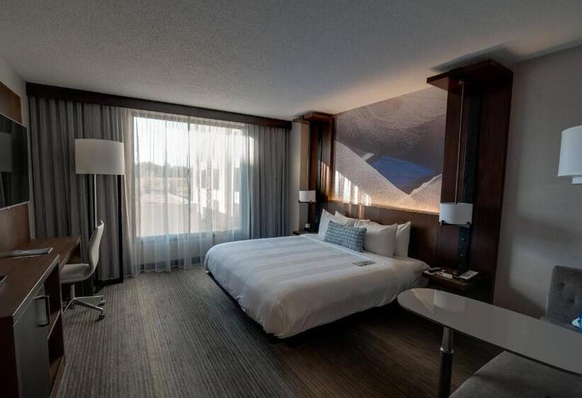 Club Room King Bed, Richmond Marriott Short Pump