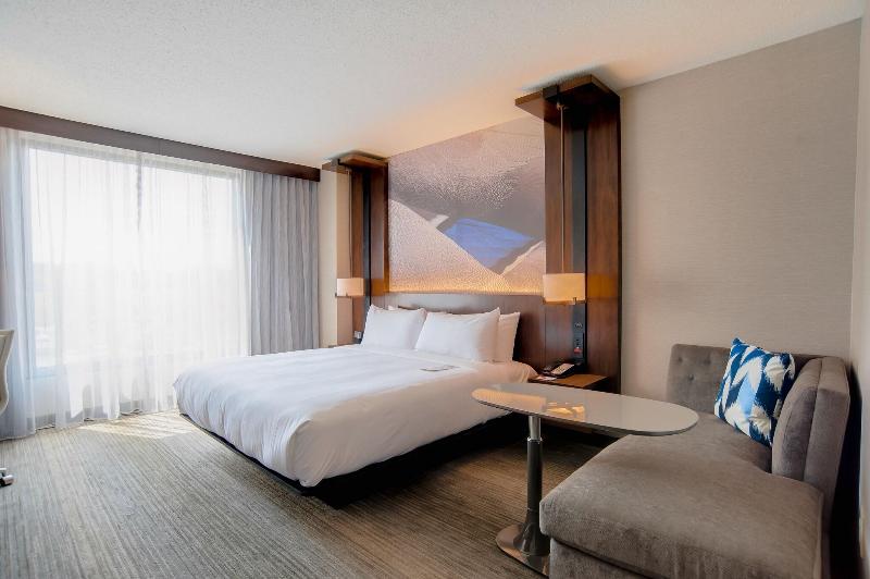 Club Room King Bed, Richmond Marriott Short Pump