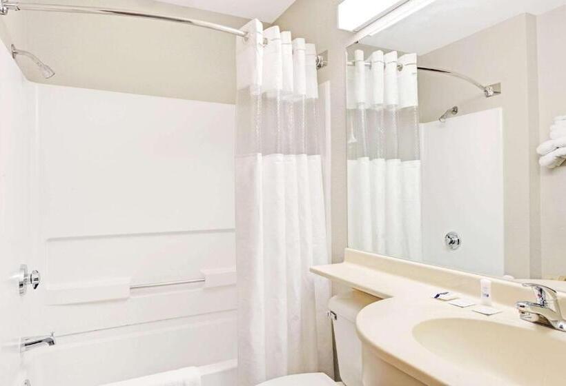 Люкс Кровать Кинг, Microtel Inn & Suites Urbandale