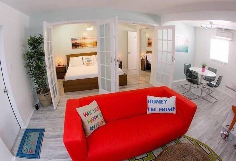 스위트 킹사이즈 침대, St. Pete Beach Suites