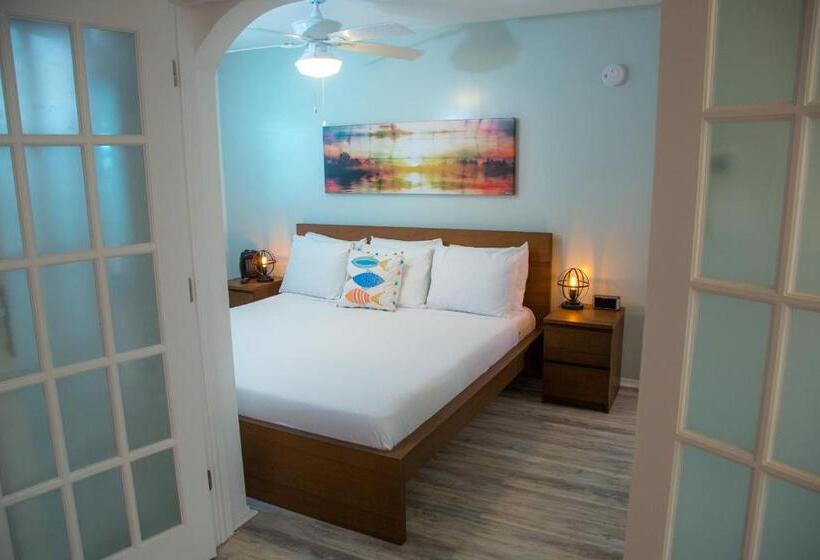 스위트 킹사이즈 침대, St. Pete Beach Suites