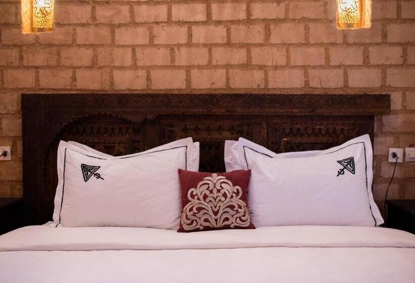 اتاق استاندارد سه نفره, Riad  Ksar Aylan