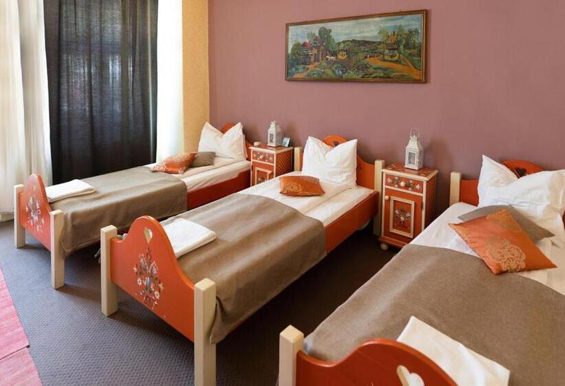 اتاق استاندارد سه نفره, Casa Saseasca