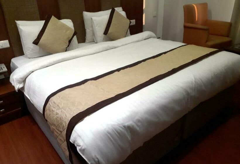 Quarto Deluxe, Airport Hotel Golden Bliss Near Delhi Airport
