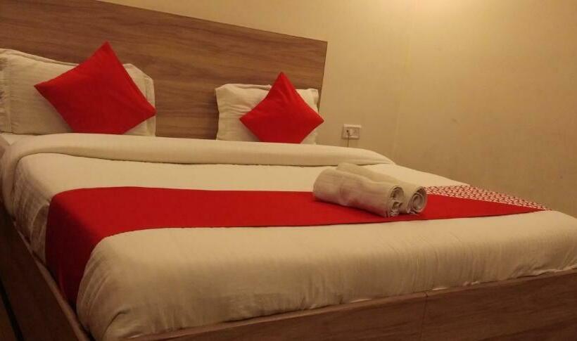 Quarto Deluxe, Airport Hotel Golden Bliss Near Delhi Airport