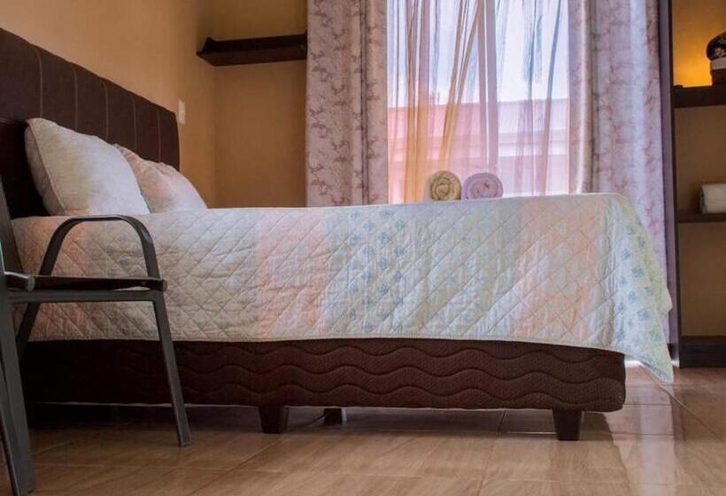 بانگلوی استاندارد, Villas Orosi Valley Lodge