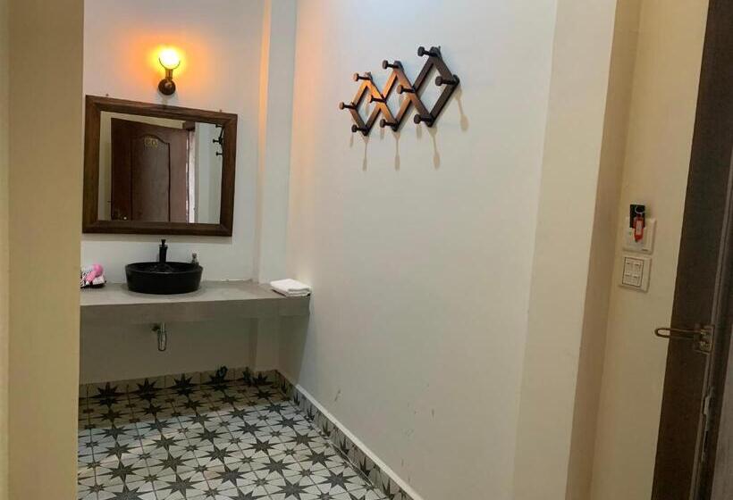 اتاق لوکس یک تخته, The J Break Boutique