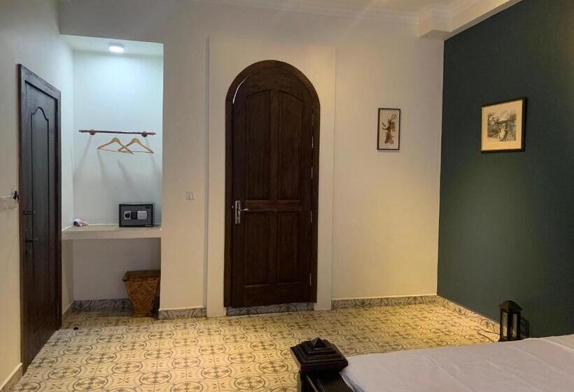 اتاق لوکس یک تخته, The J Break Boutique