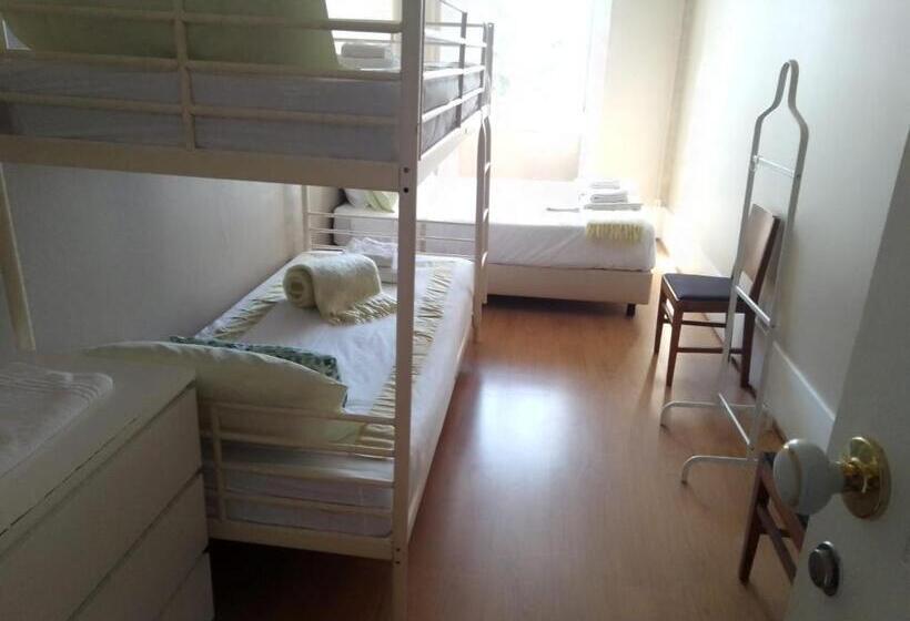 اتاق استاندارد چهارنفره با سرویس بهداشتی مشترک, Menina Da Ria Guest House
