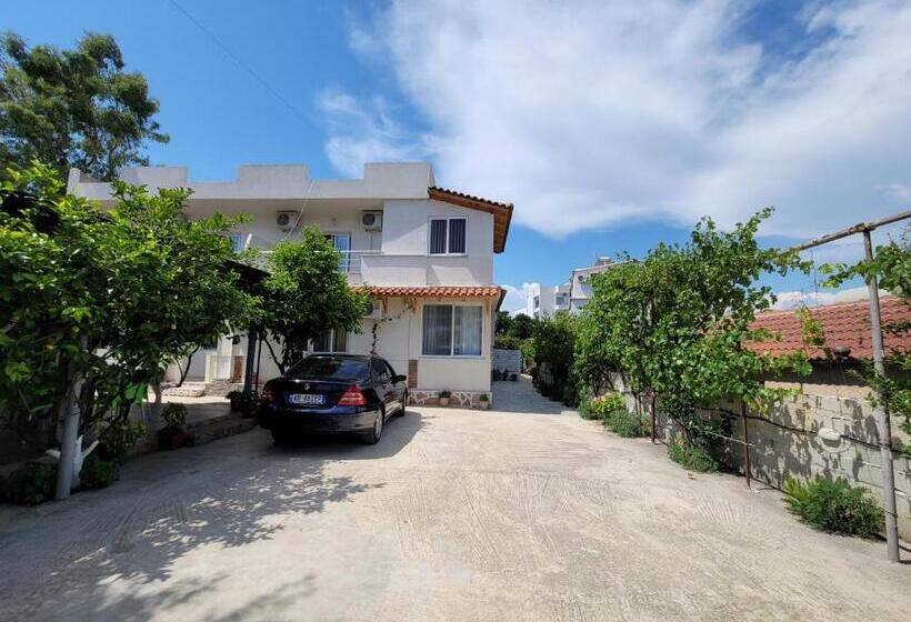 اتاق راحتی سه تخته, Vila Geri