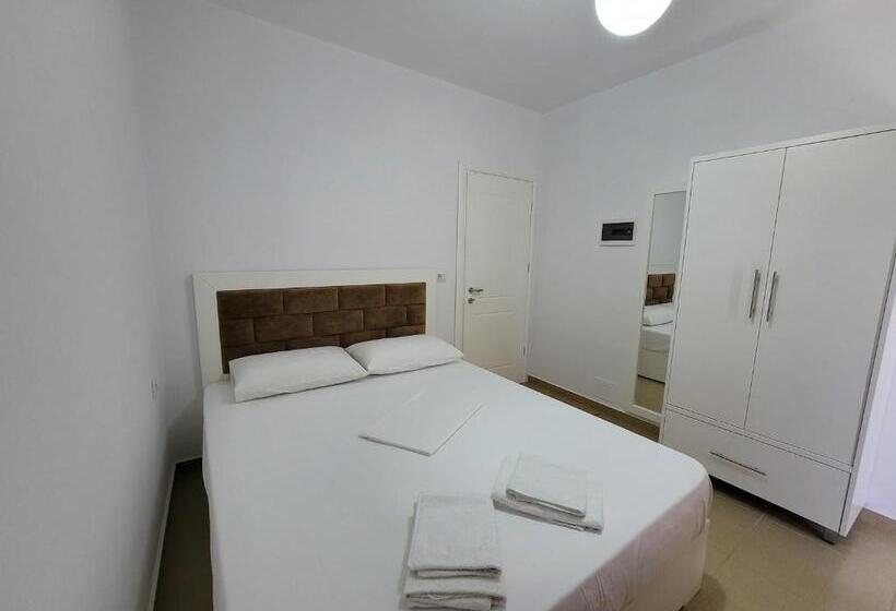 اتاق لوکس, Vila Geri