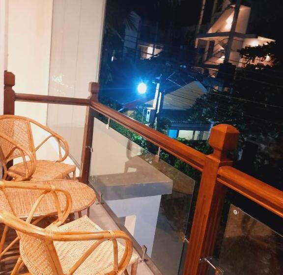 Номер Deluxe, New Sea Lion Guest House